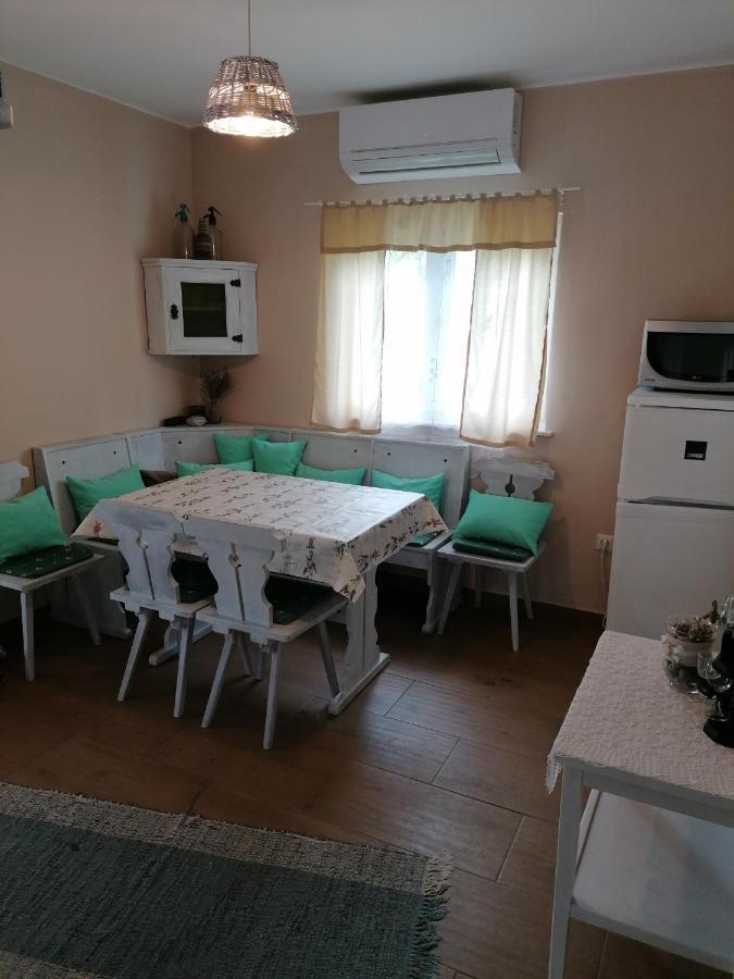 Menta Apartman Мезёкёвешд Экстерьер фото