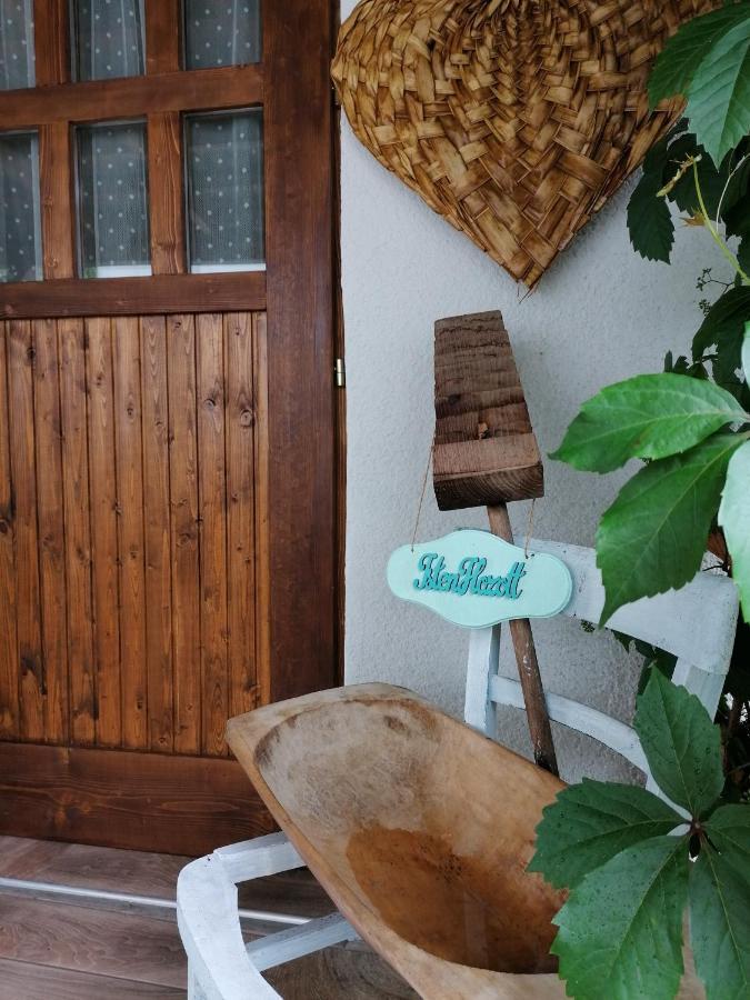 Menta Apartman Мезёкёвешд Экстерьер фото