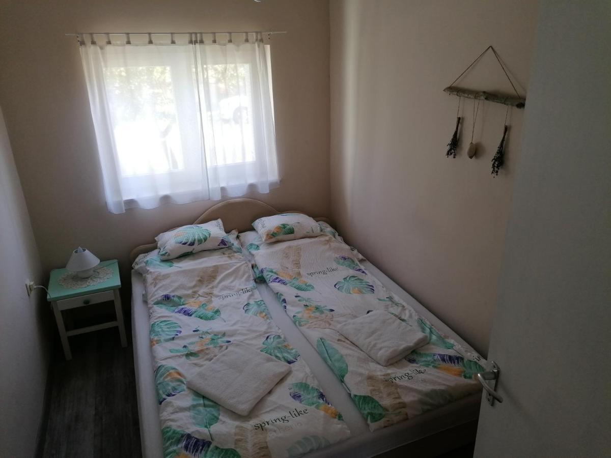Menta Apartman Мезёкёвешд Экстерьер фото