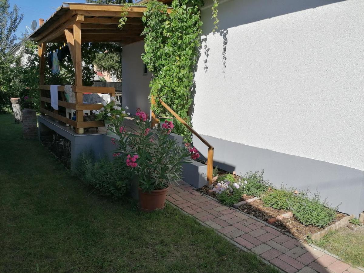 Menta Apartman Мезёкёвешд Экстерьер фото