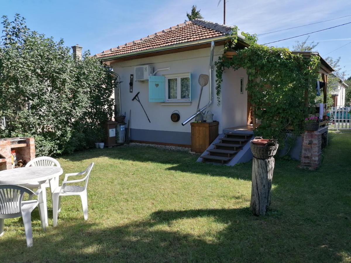 Menta Apartman Мезёкёвешд Экстерьер фото