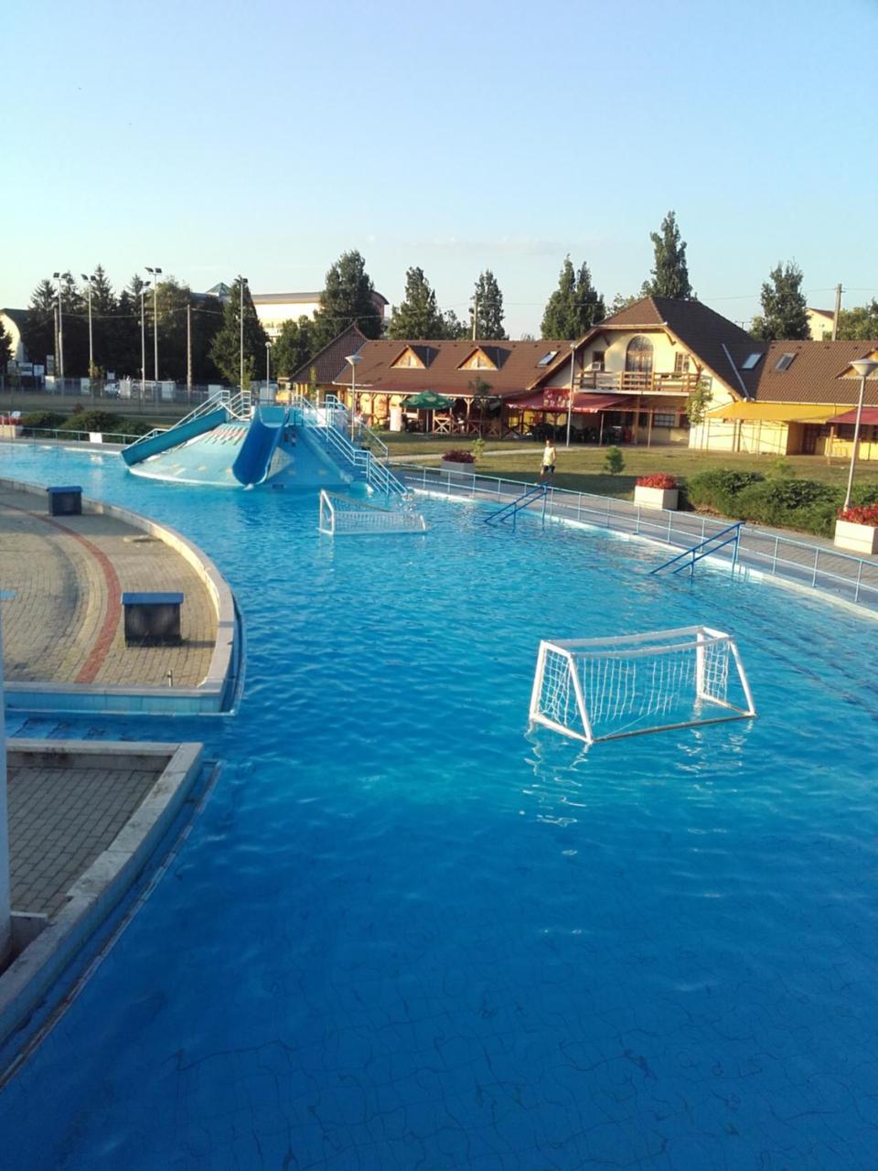 Menta Apartman Мезёкёвешд Экстерьер фото